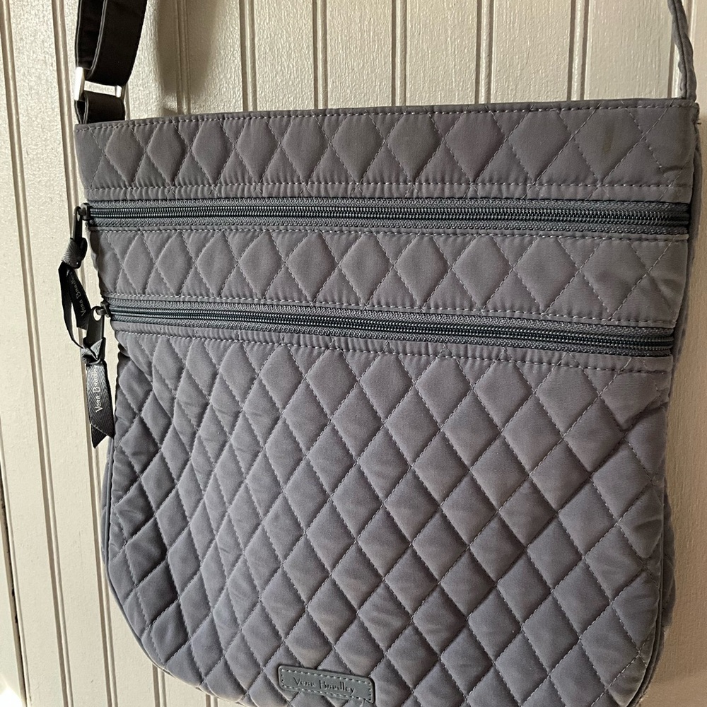 Vera Bradley Gray Quilted Crossbody Bag. Zippers, adjust strap, Roomy.